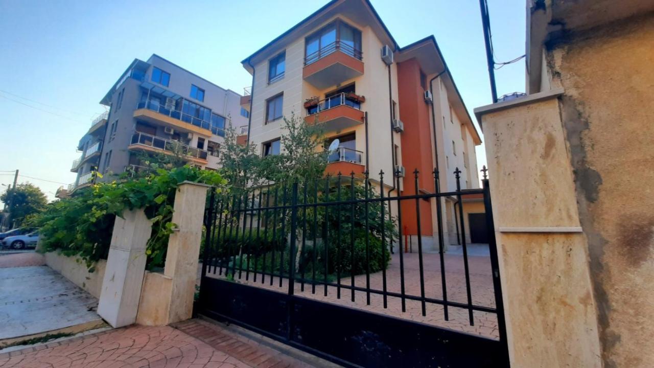 На Море В Сарафово Burgas Exterior foto
